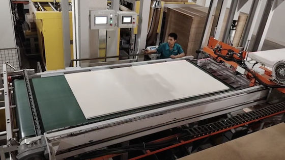 주문 4'×8' 단주기 압력 라인 장식판 하이드라우릭 핫 프레스 프라이우드 online manufacture